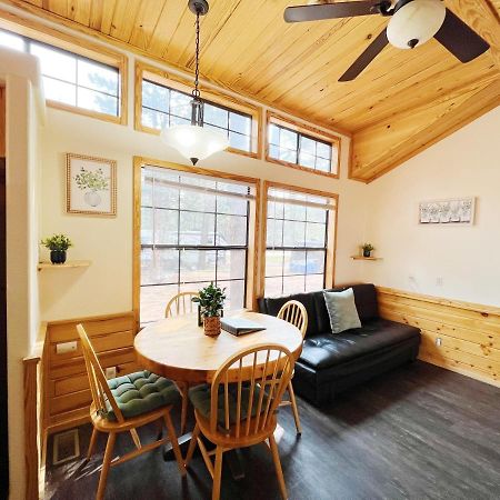 Sally'S Cabin Is A Quaint Two Bedroom Tiny Home Woodland Park Exteriör bild