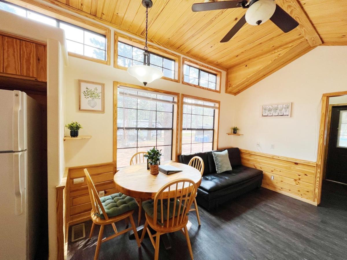 Sally'S Cabin Is A Quaint Two Bedroom Tiny Home Woodland Park Exteriör bild