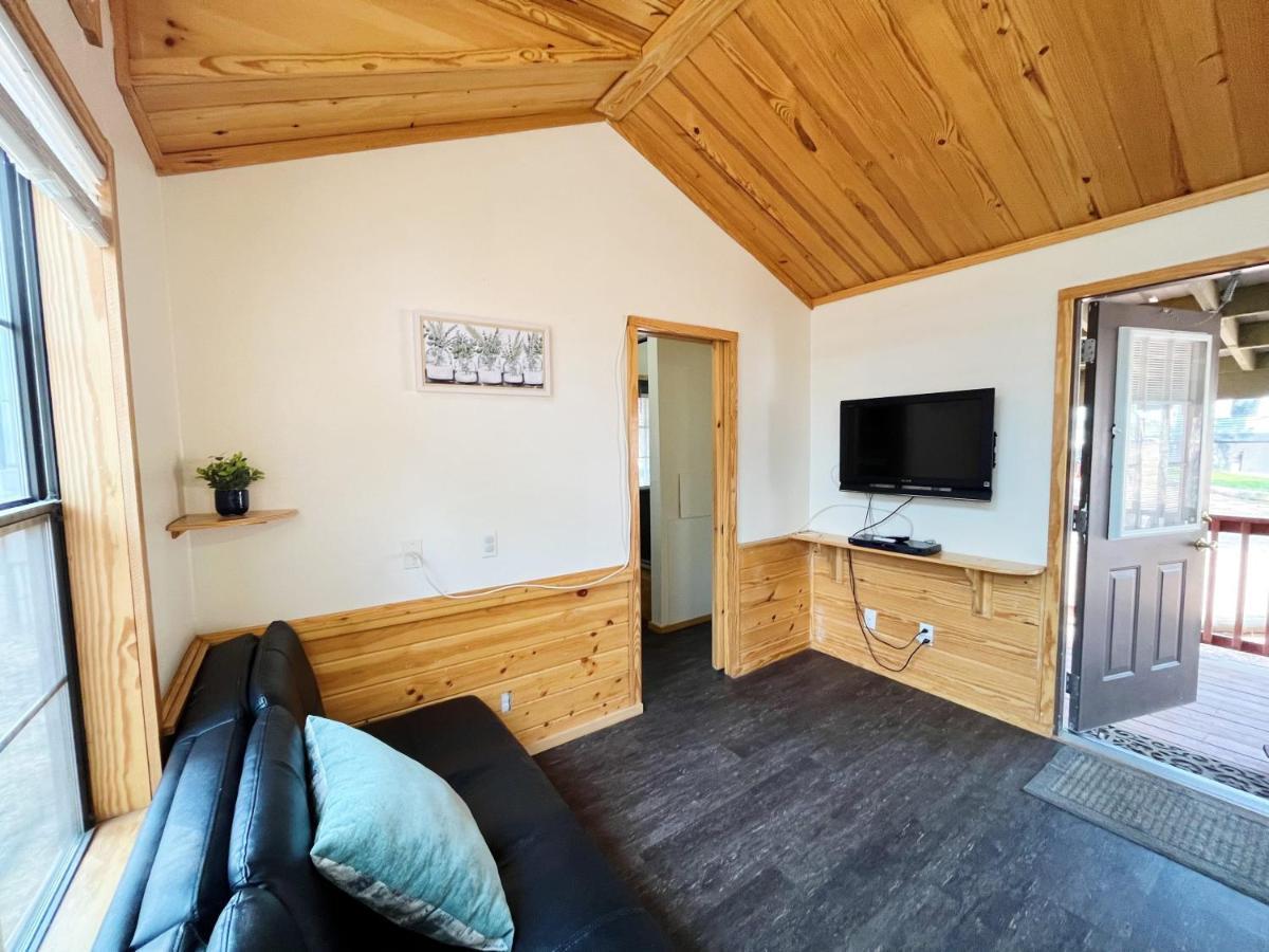Sally'S Cabin Is A Quaint Two Bedroom Tiny Home Woodland Park Exteriör bild