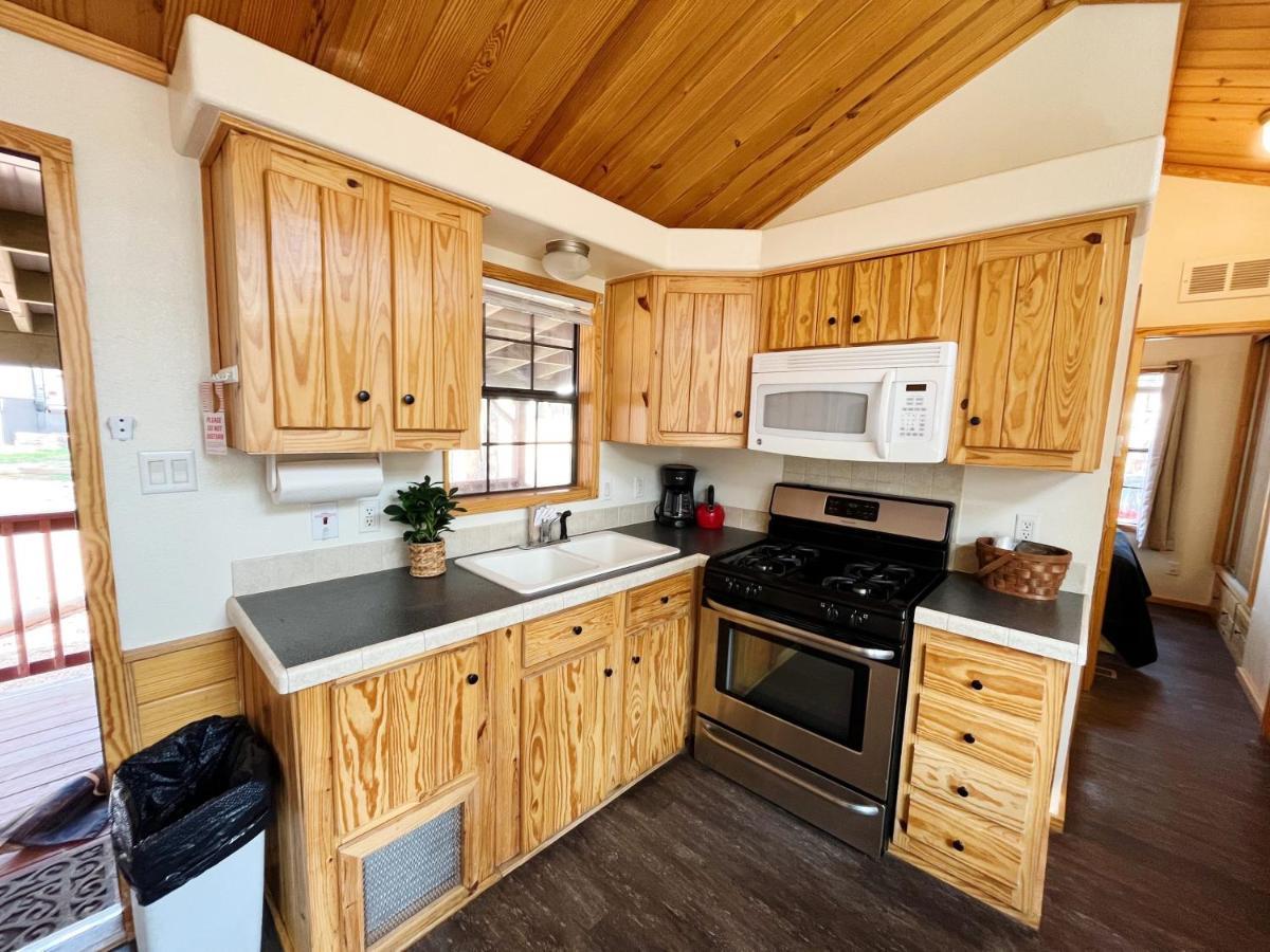 Sally'S Cabin Is A Quaint Two Bedroom Tiny Home Woodland Park Exteriör bild